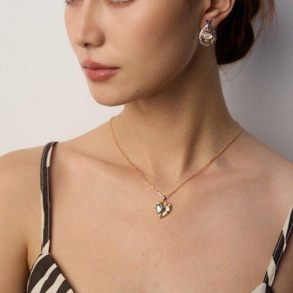 ✨ Artisan Original Design Two-Tone Mother of Pearl Teardrop Earrings - Picture 4 of 10